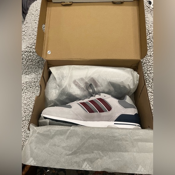 NIB Mens adidas Run 80s Athletic Shoe size 11 - Picture 2 of 4